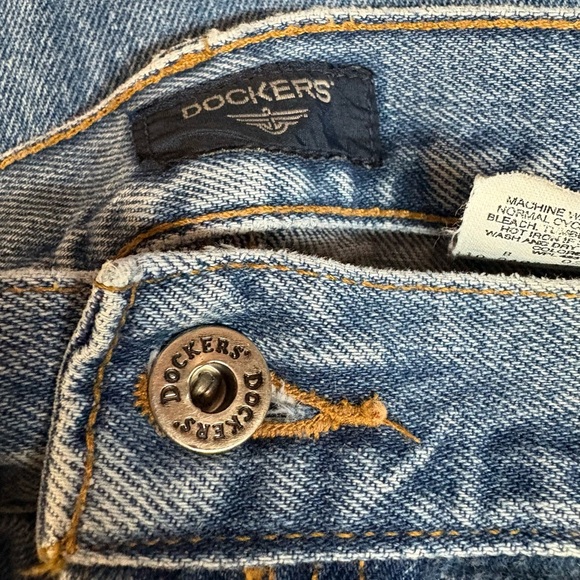 Men’s Dockers Blue Jeans Classic Denim with Leather Patch - Picture 4 of 10